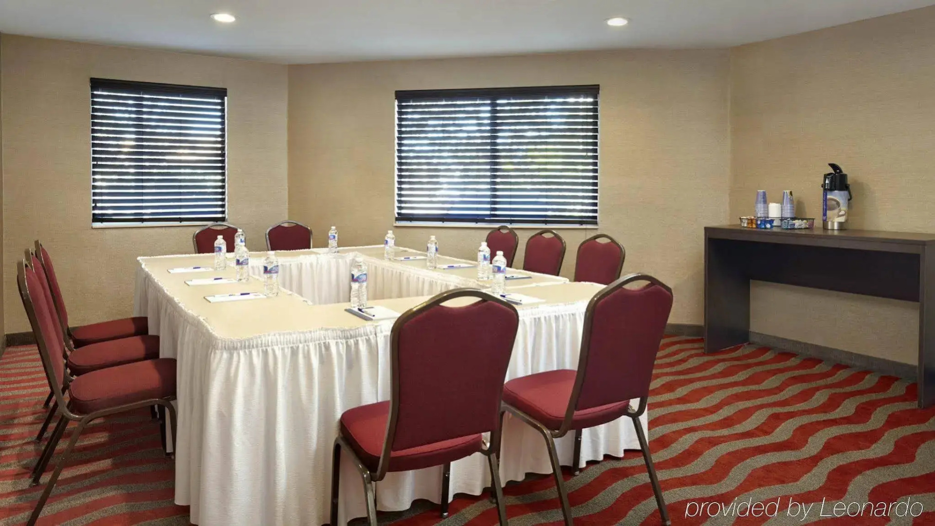 Holiday Inn Express Hotel Naples Downtown - 5th Avenue