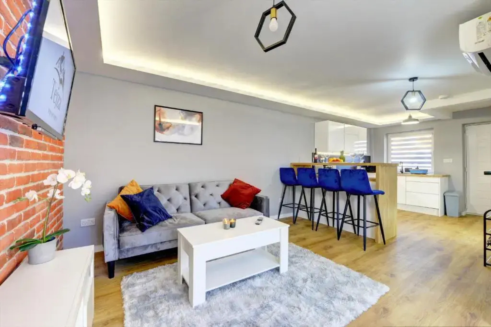 Modern 2BR House & Private Parking & Kid-friendly