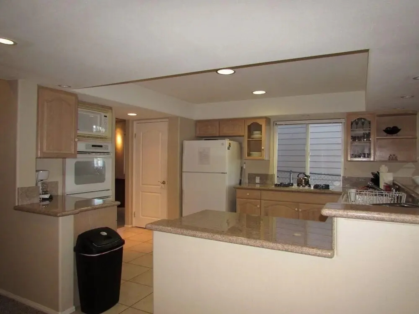 032 - Lakefront Village Escape