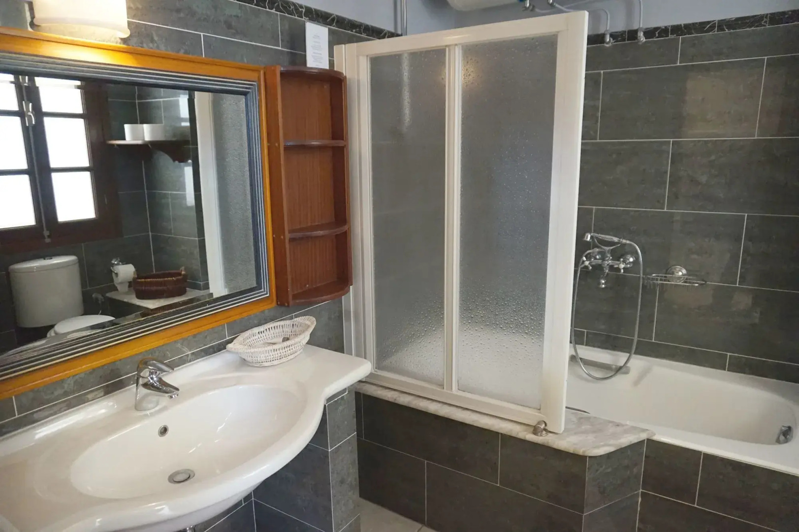 Faros Suites - Adults Only