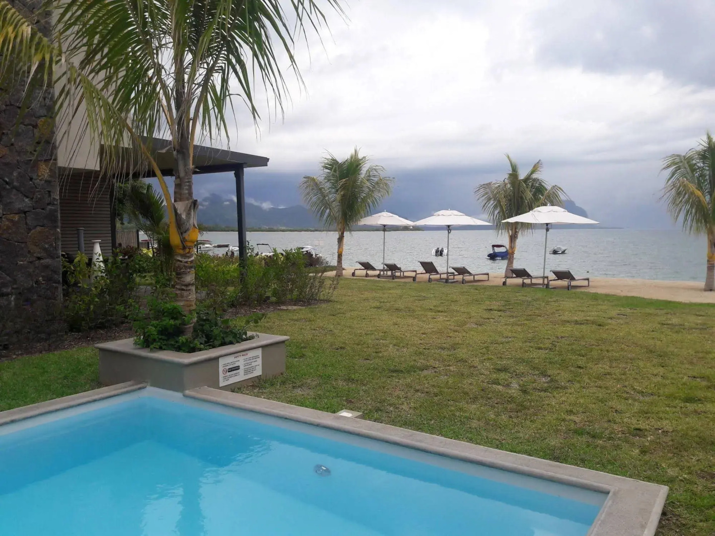 L'Escale Beachfront Residences