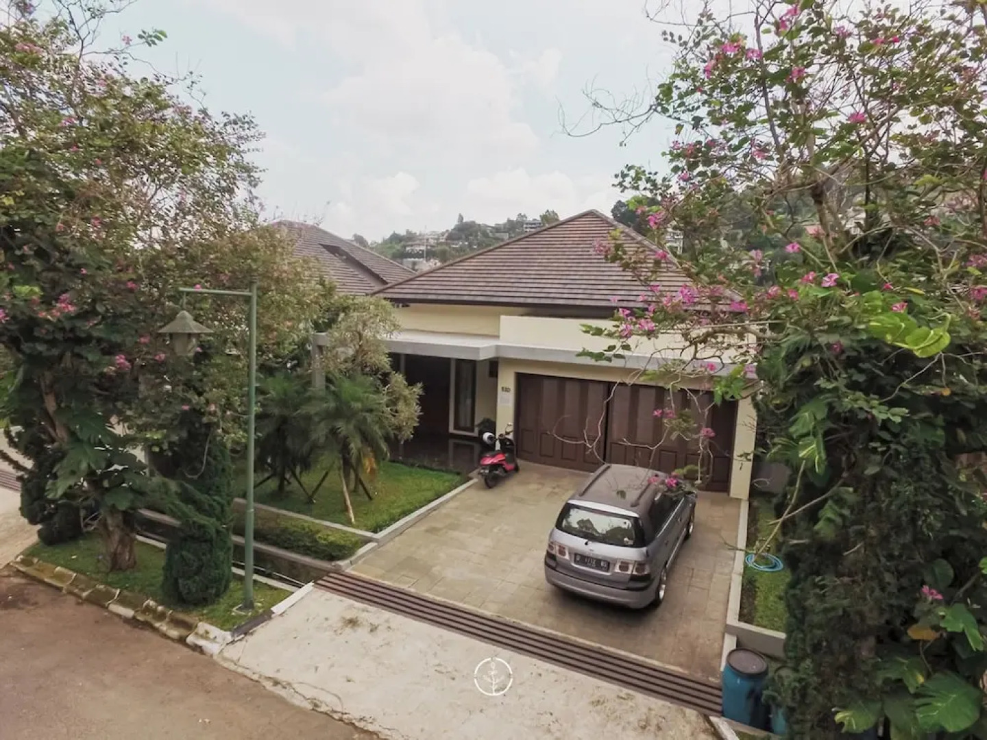 Tulip Hill View 6BR Villa with pool and movie room