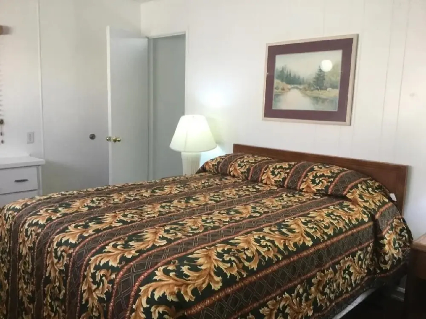 Ski's Western Motel