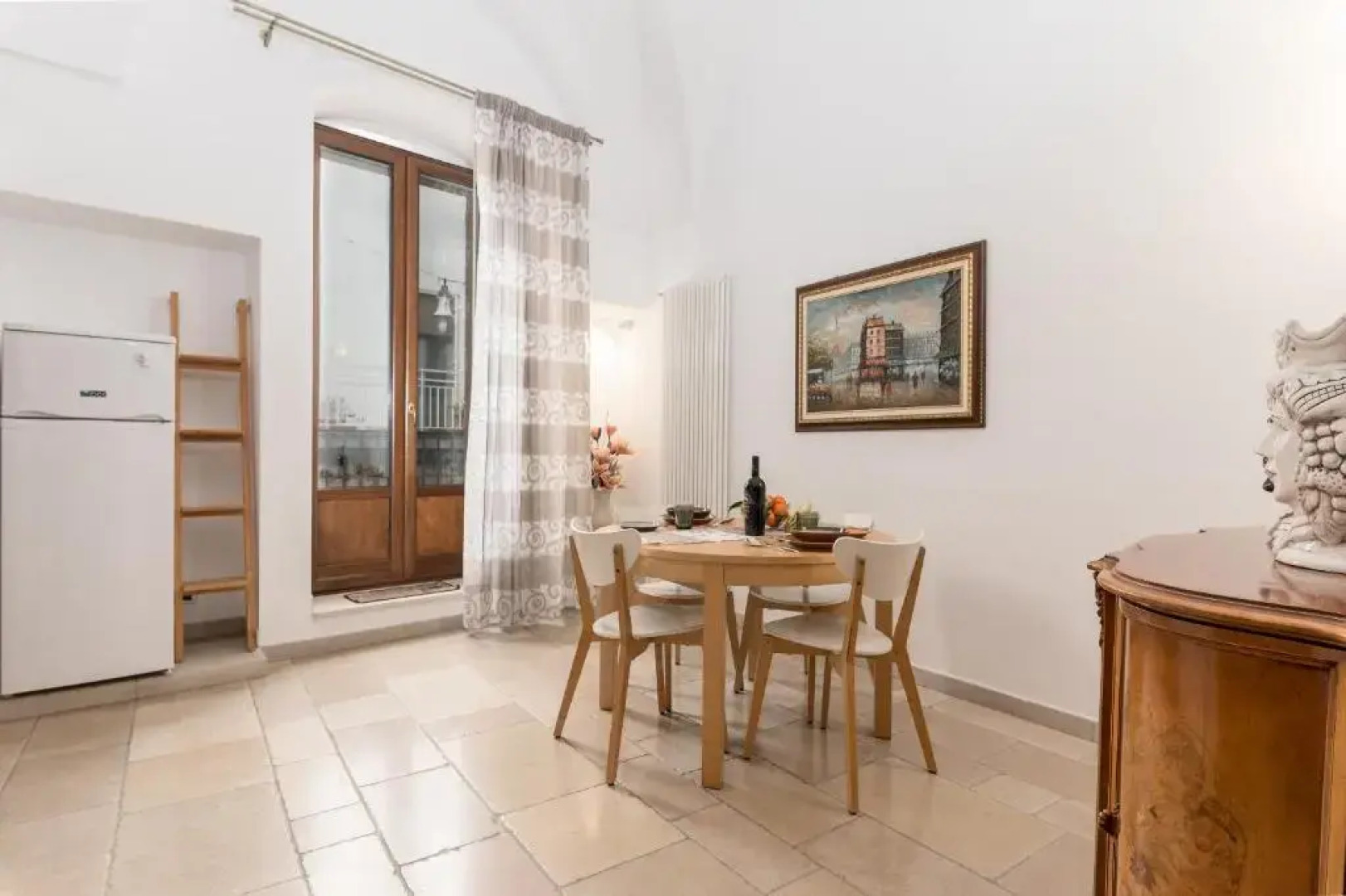 White House Flats & Studios