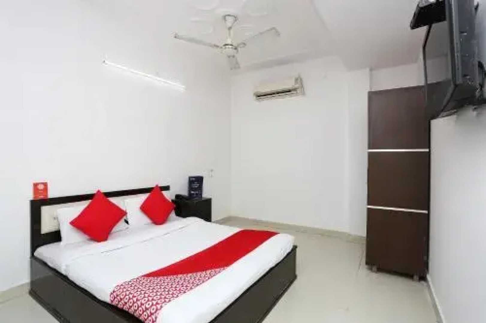 OYO 28411 Taj Guest House