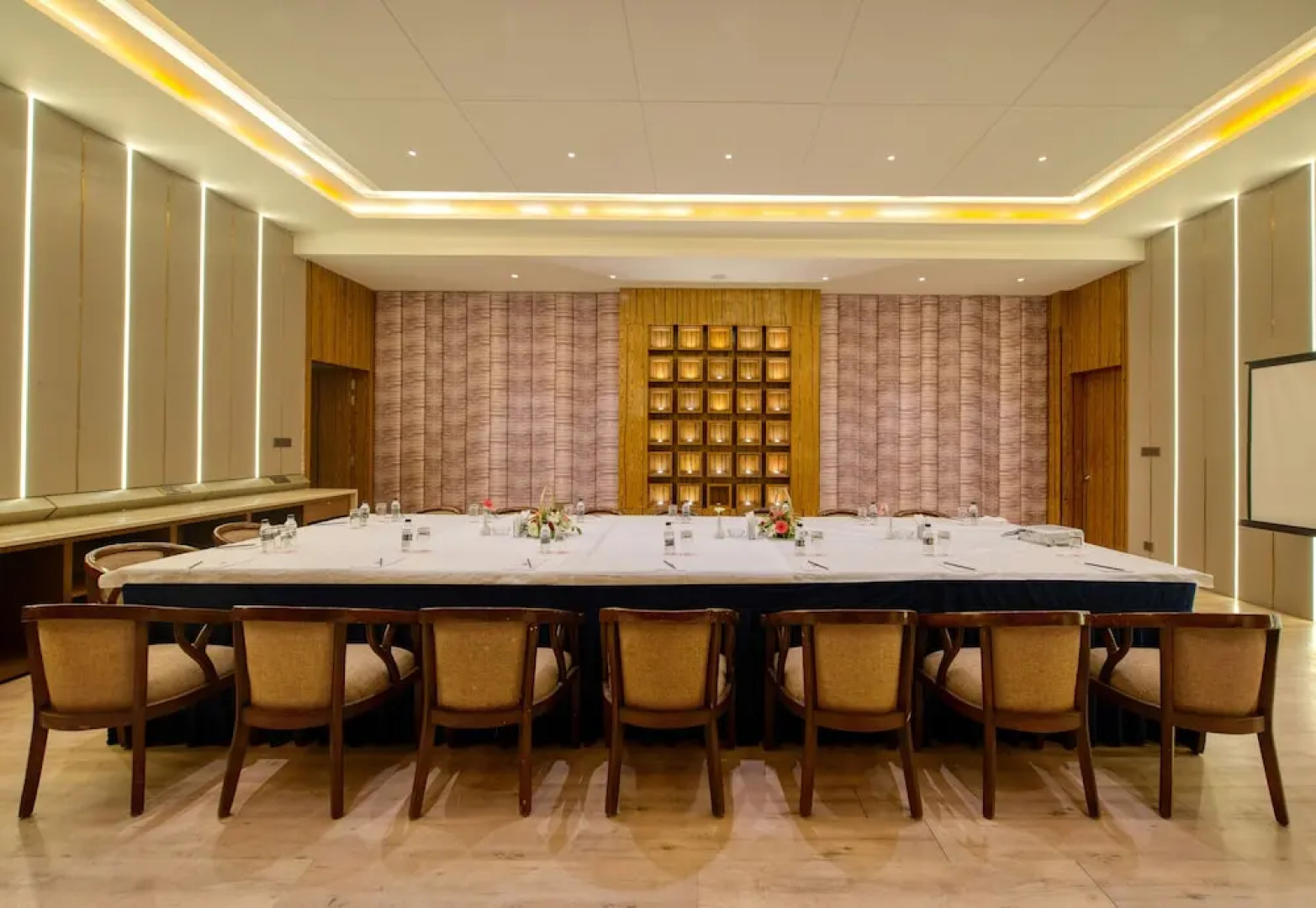 Om Clarks Inn Raebareli