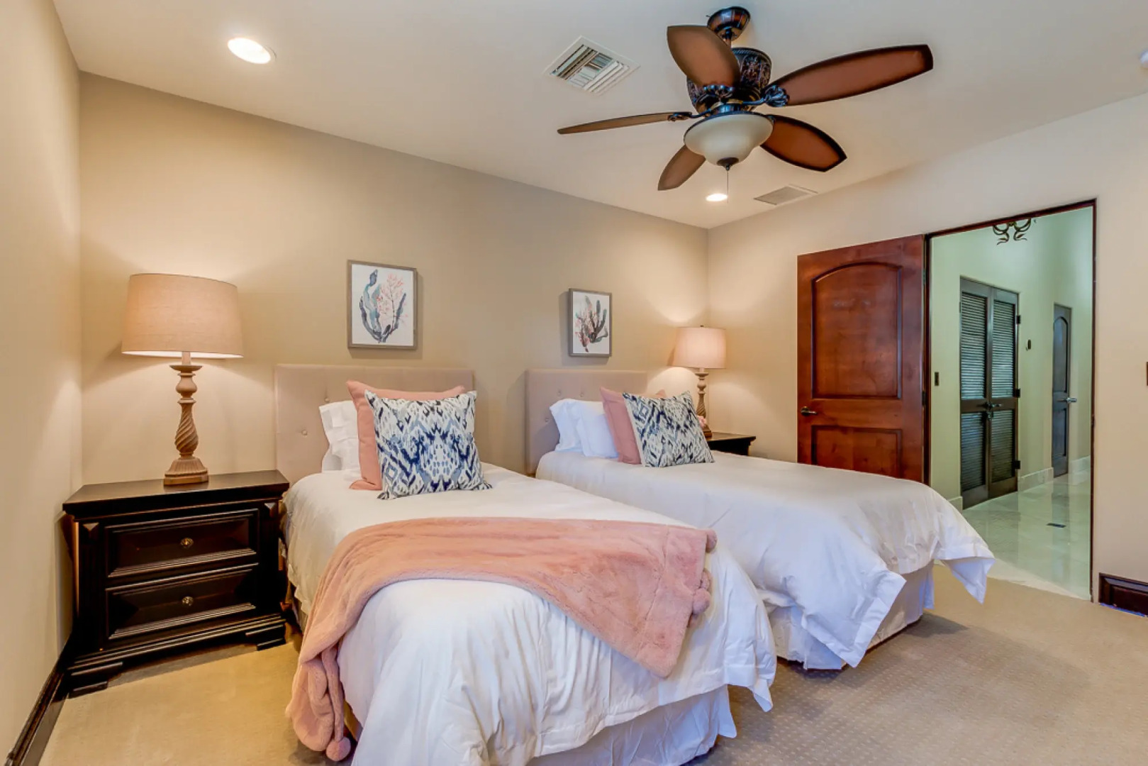 Your Oasis-Private Estate Resort 6Bdrm/5.5 Bath/Pool Misters