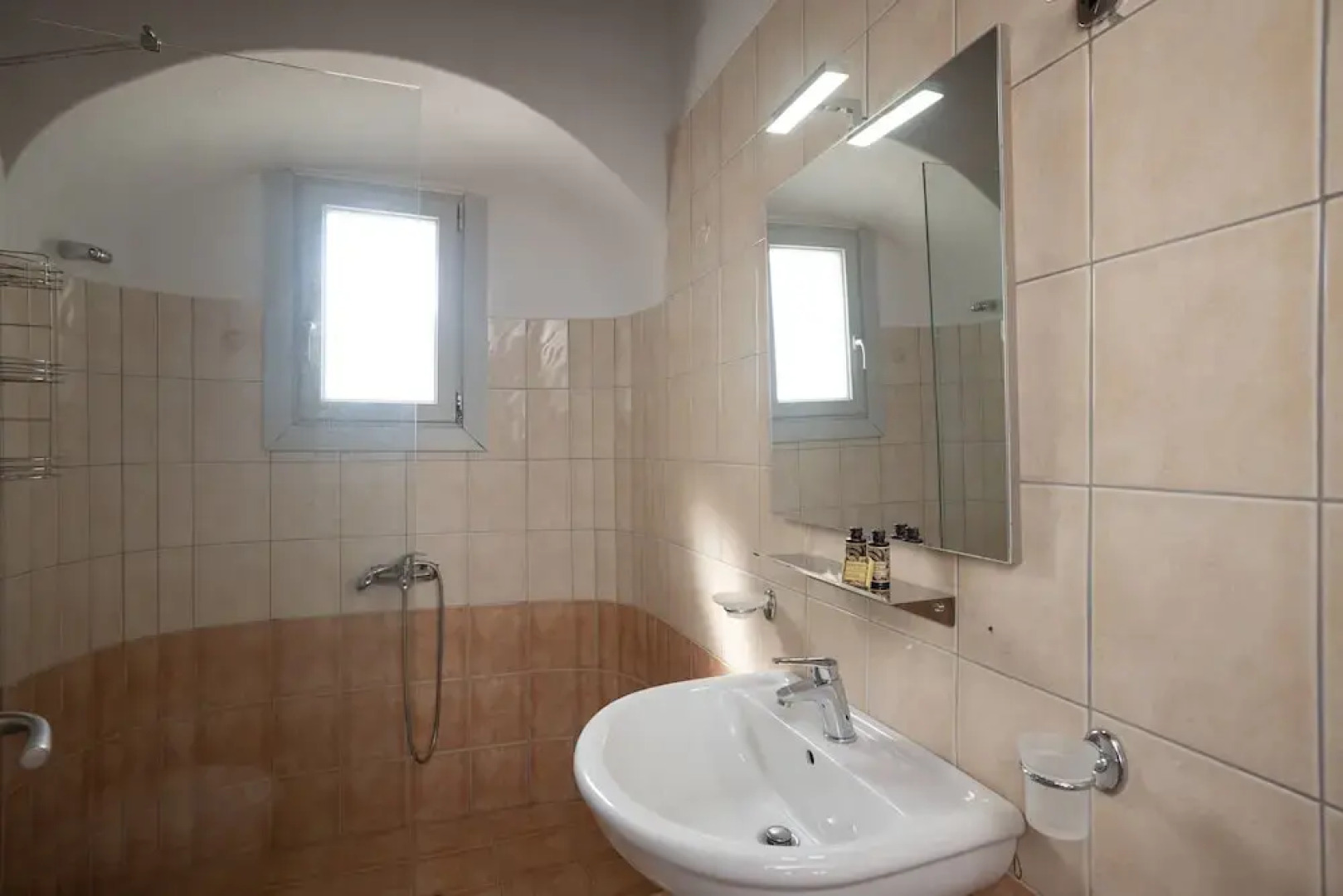 Mykonos Stylish Ivory Apt w Shared Pool