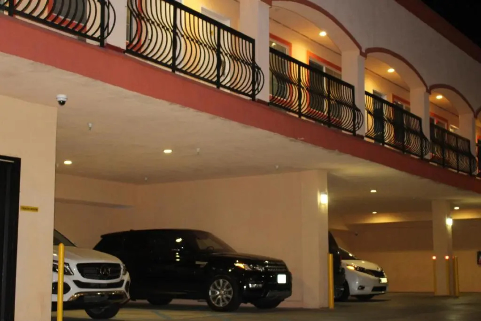 ERTH INN by AGA, Maywood