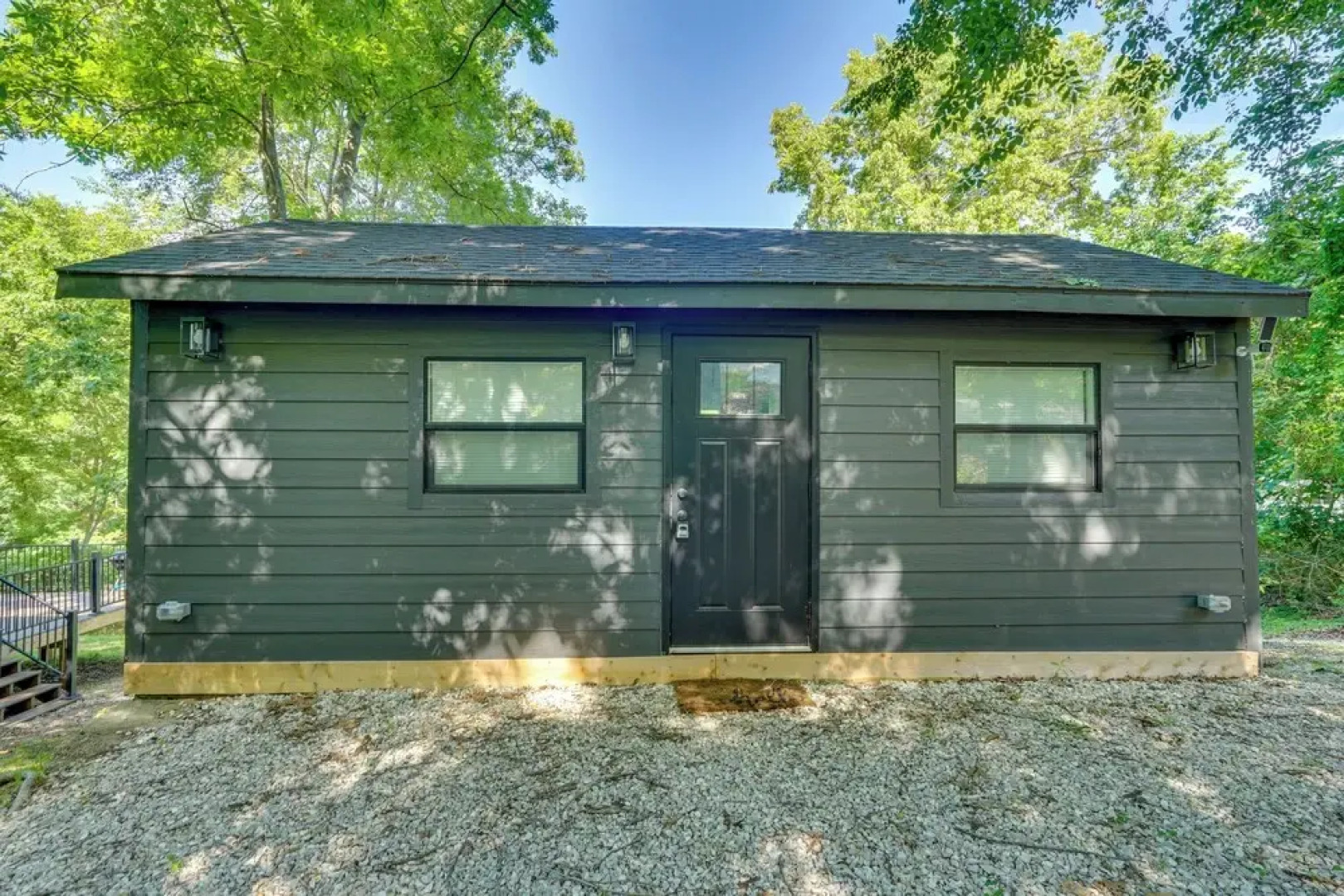 Waterfront Escape: Ozarks Home + Guest House!