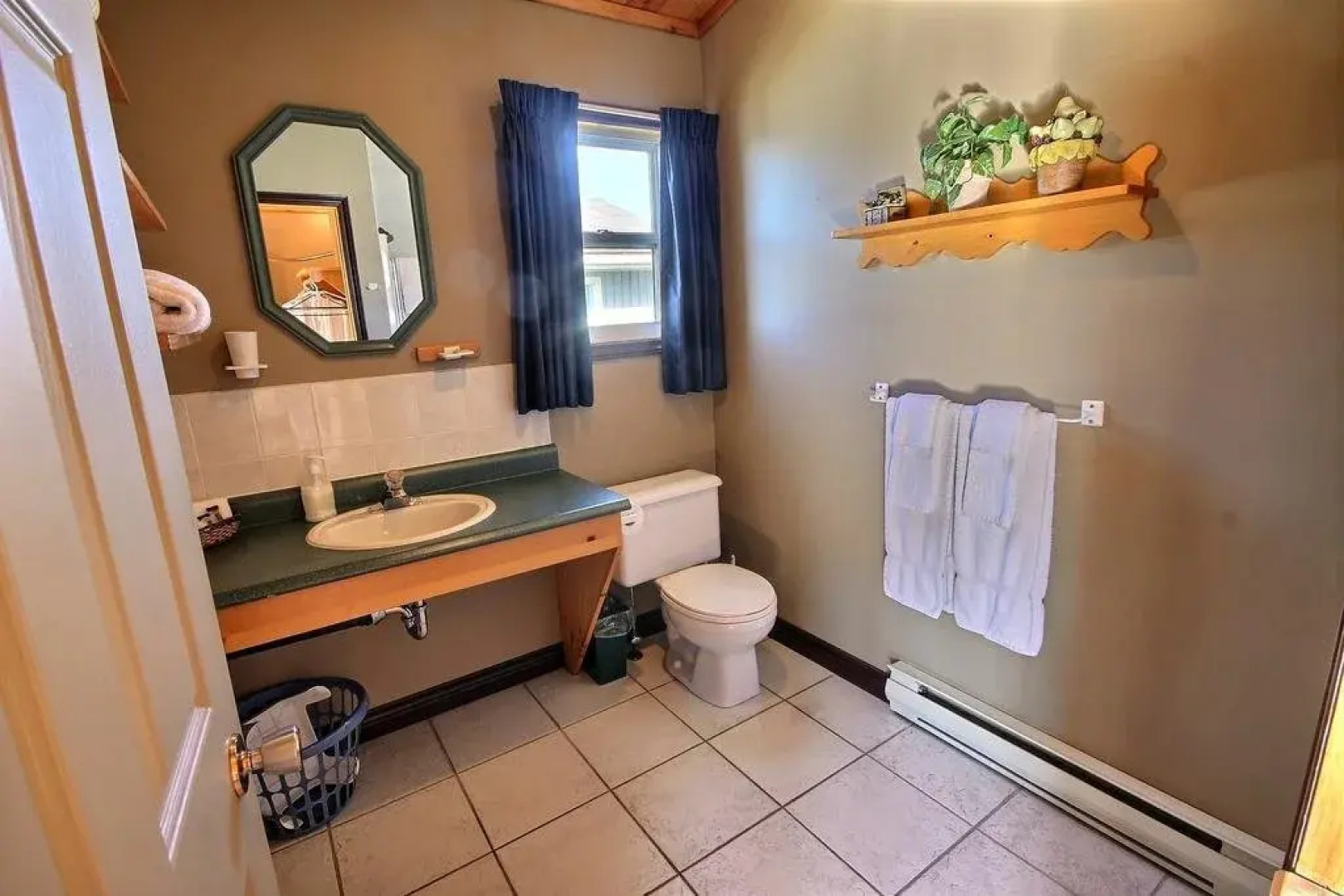 Cavendish Bosom Buddies Cottages and Suites