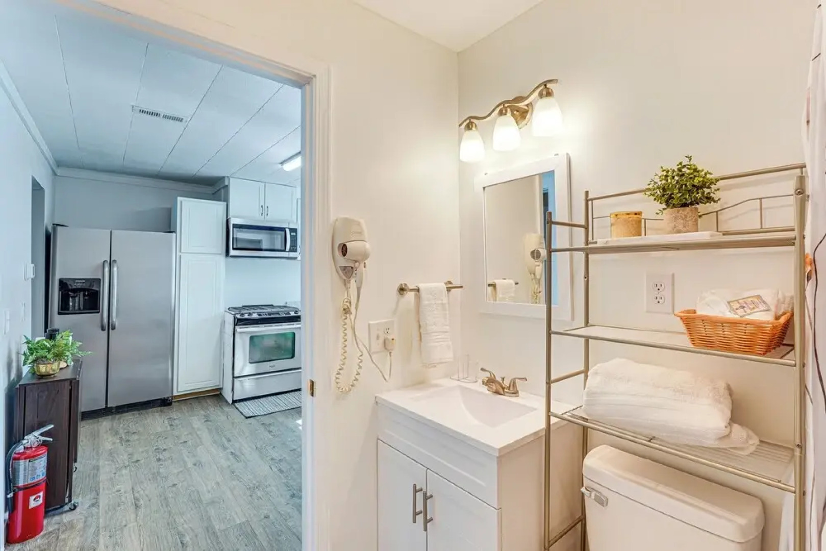 Close to Shops, Eats & Hospital: Roxboro Retreat