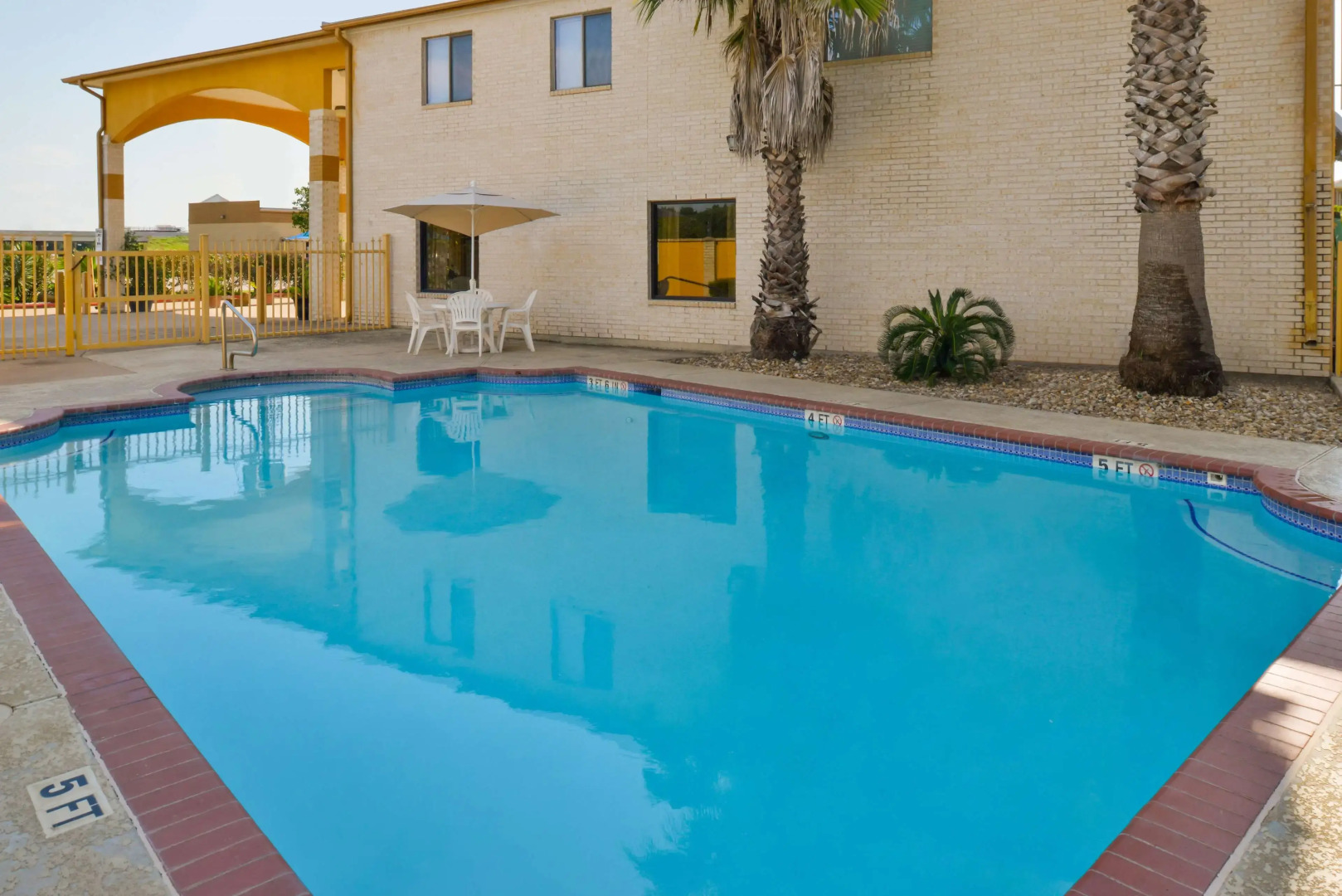 Americas Best Value Inn & Suites Waller Prairie View