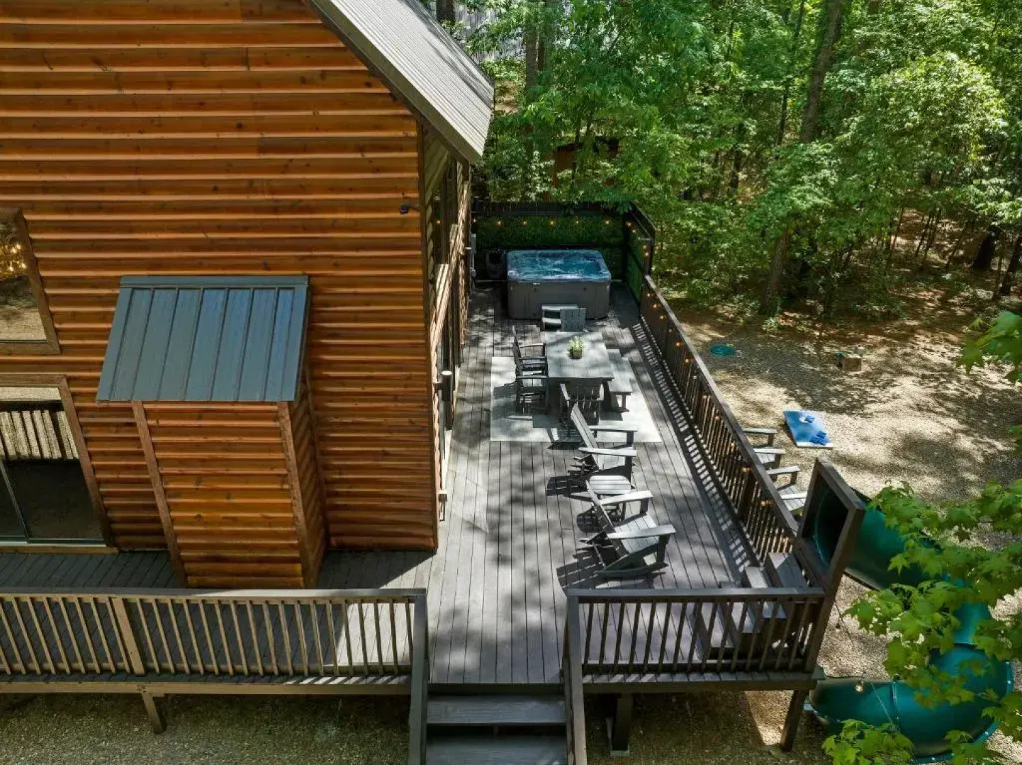 Hickory Bear - Secluded Cabin, Sleeps 10, New Hot Tub, Fire Pit, Arcade, Foosball Table & Deck Slide
