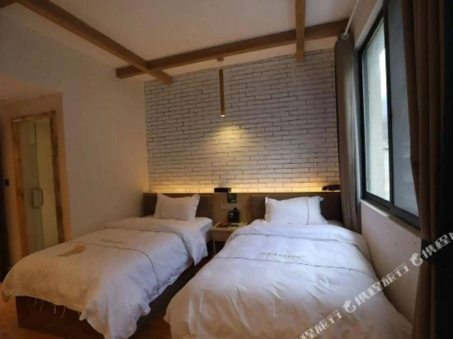 Zhengba Shilixiang Courtyard (Luding Daduhe Bridge)