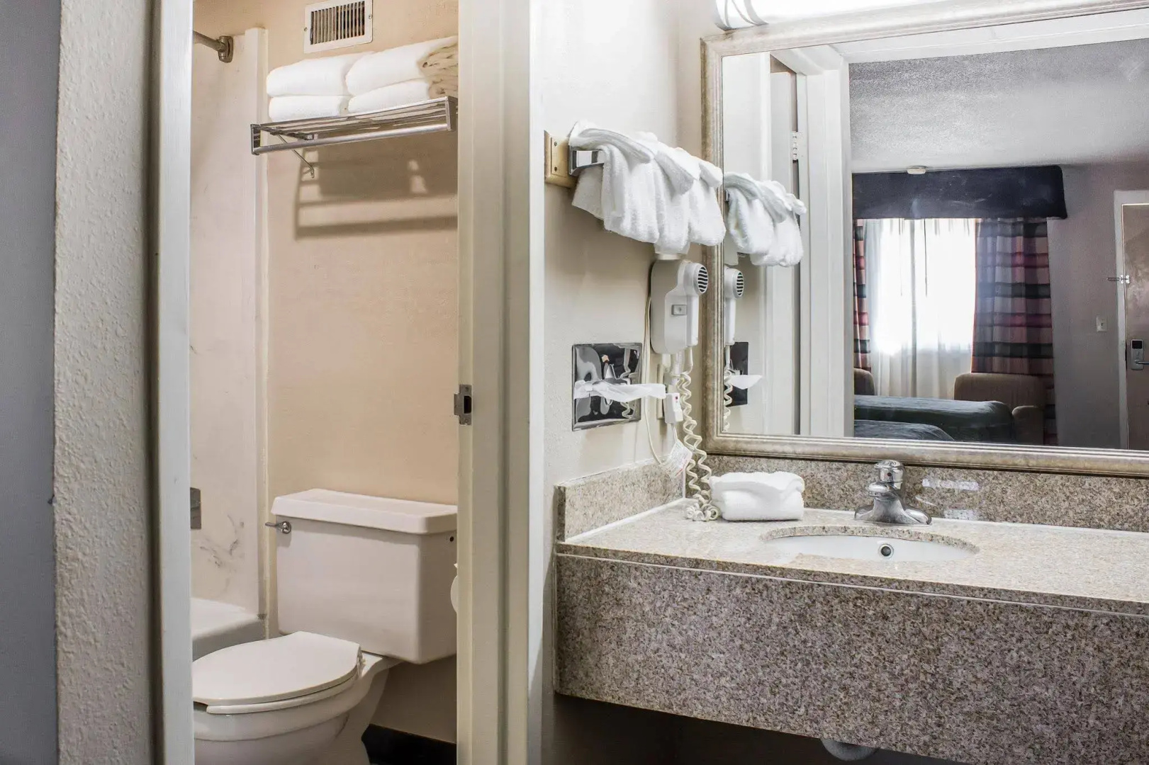 Quality Inn & Suites Moline - Quad Cities