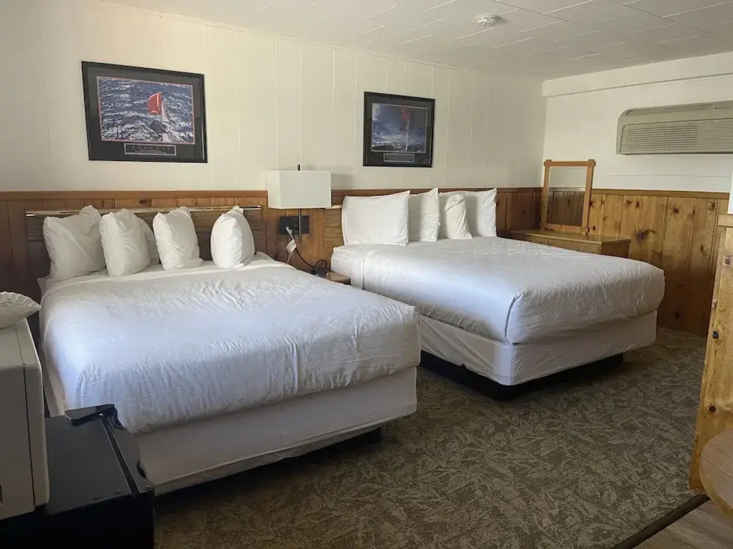 Saddle & Surrey Motel