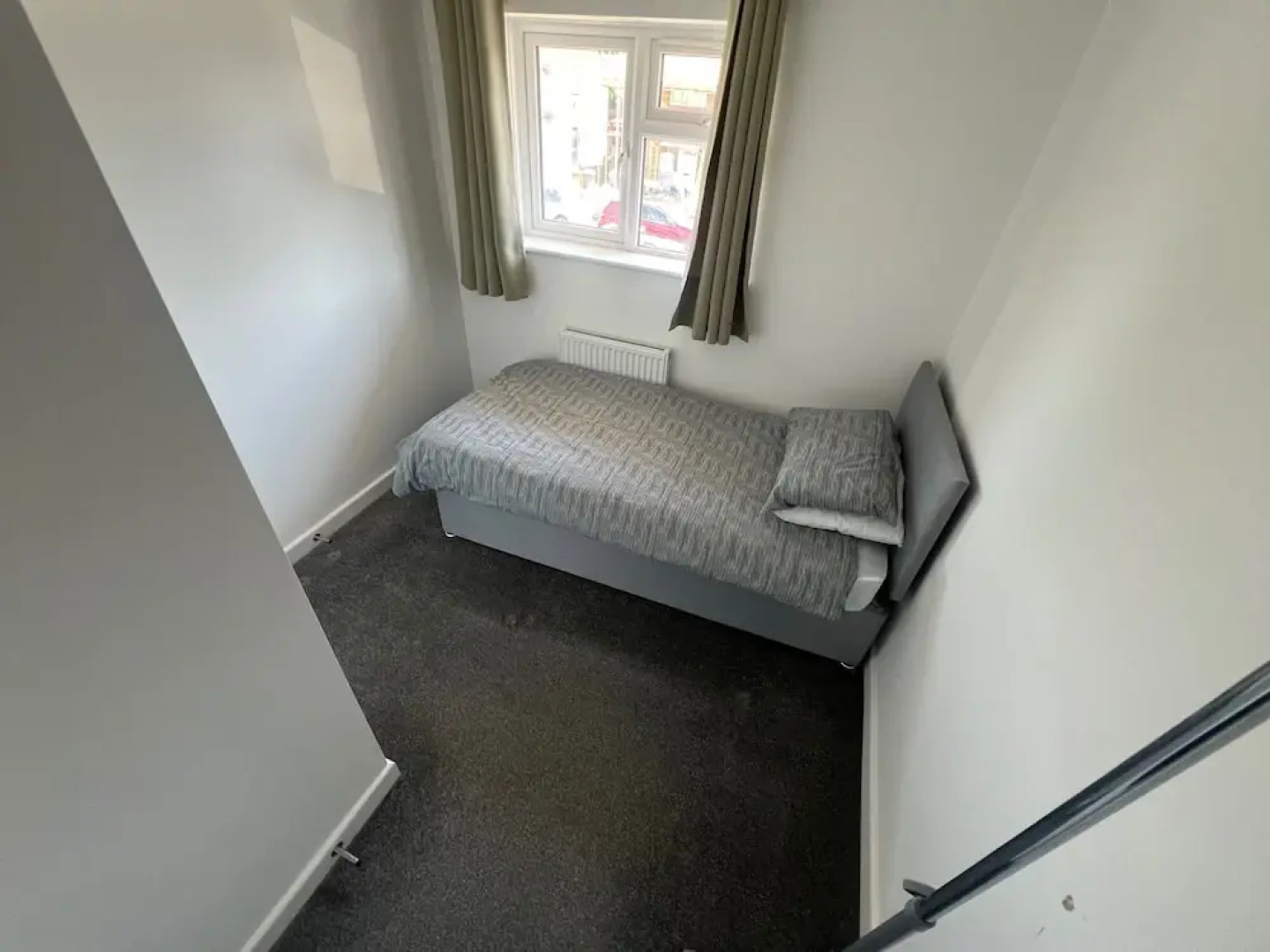 3 Bedroom House - Sleeps 6 & Free Parking