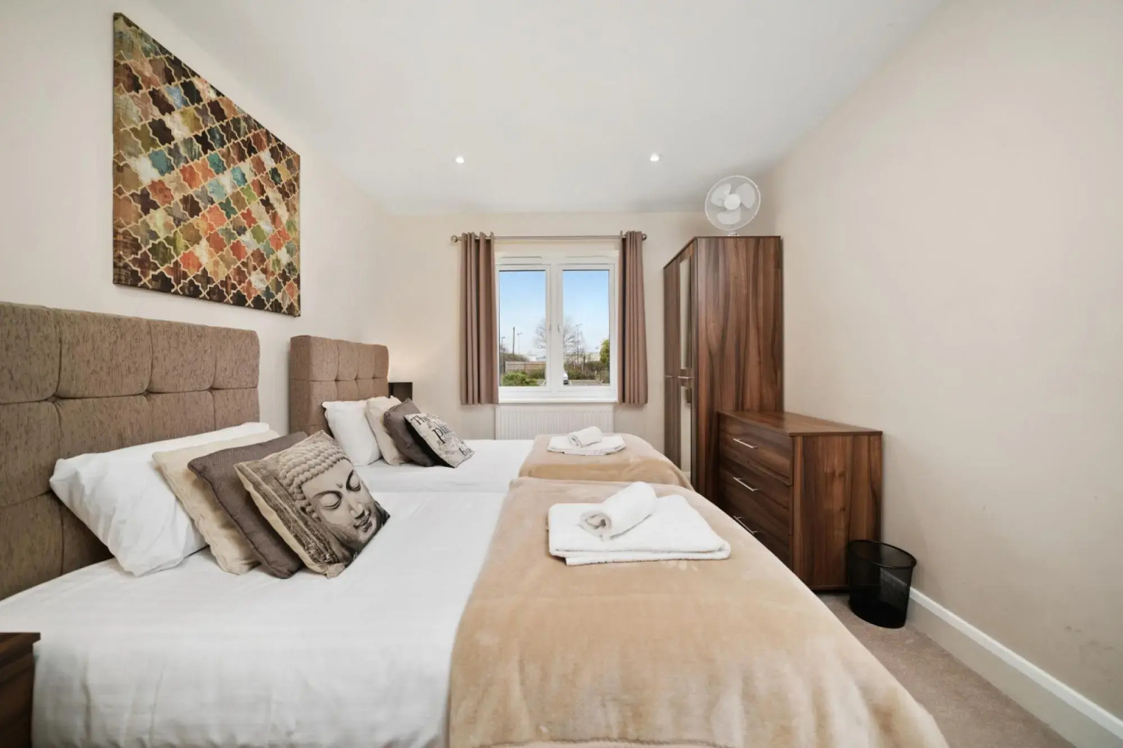 London Heathrow Living Serviced Apartments- Apt 11