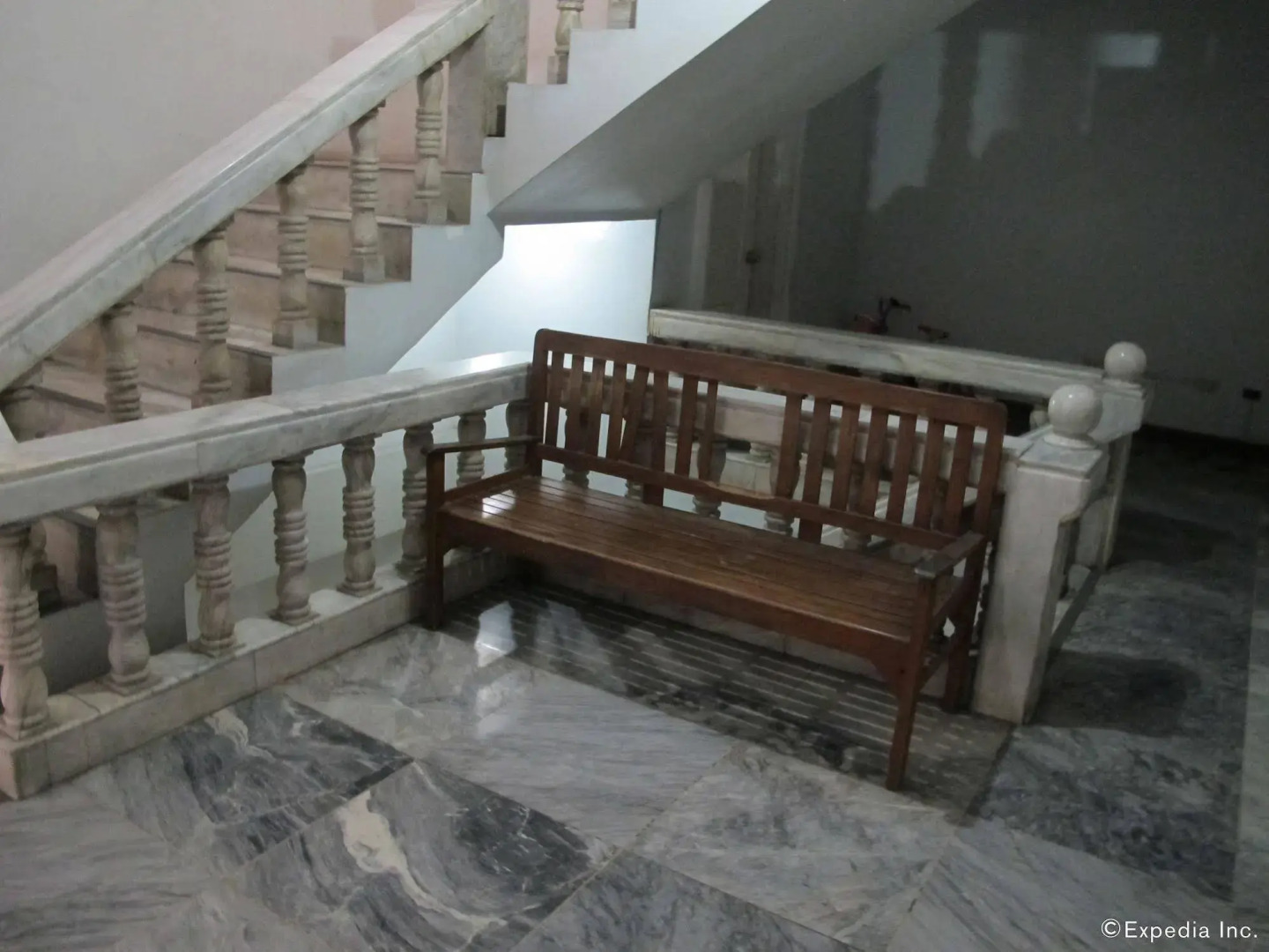 Pere Aristo Guesthouse