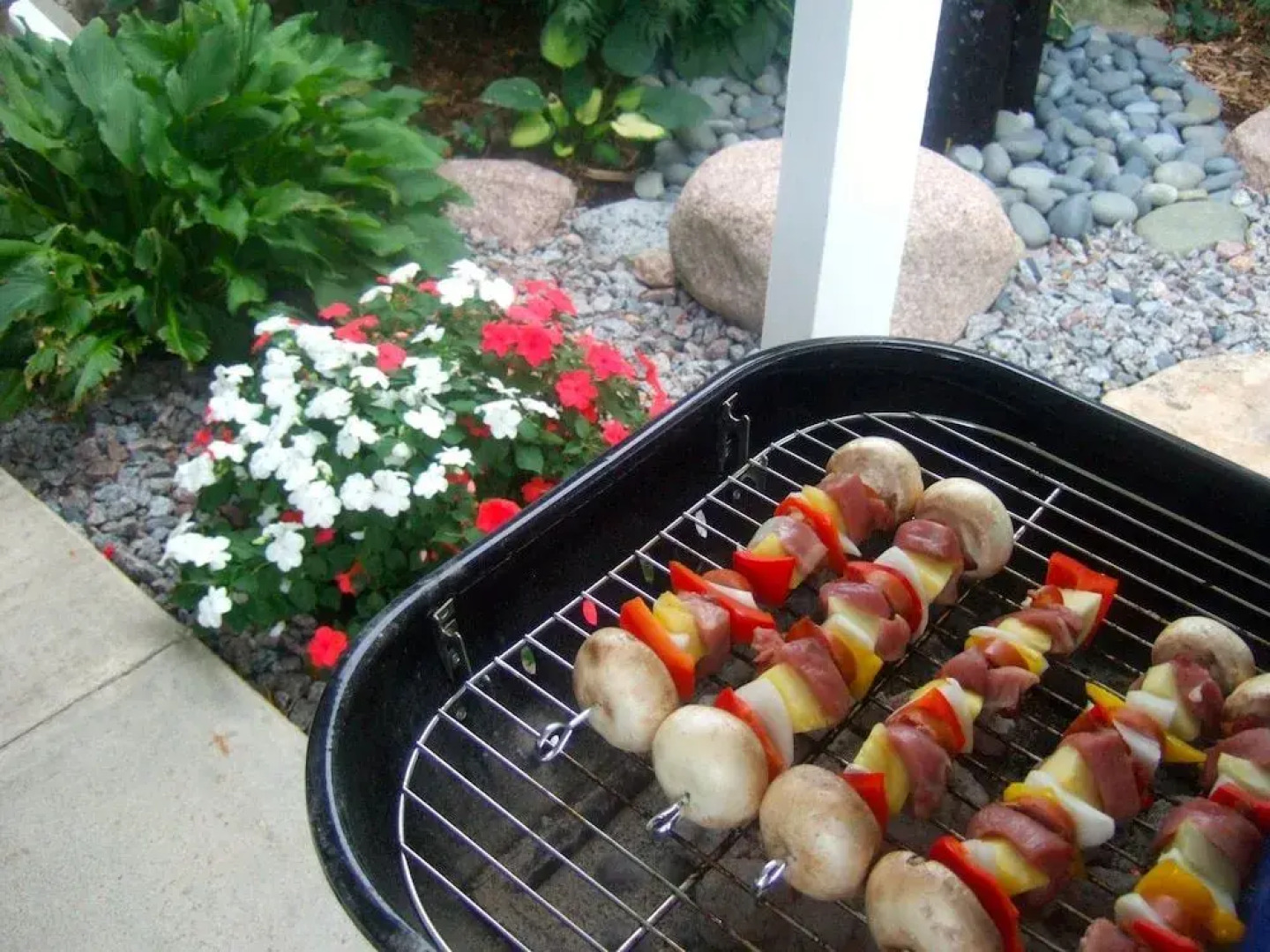 Loya's Little House Bed & Breakfast