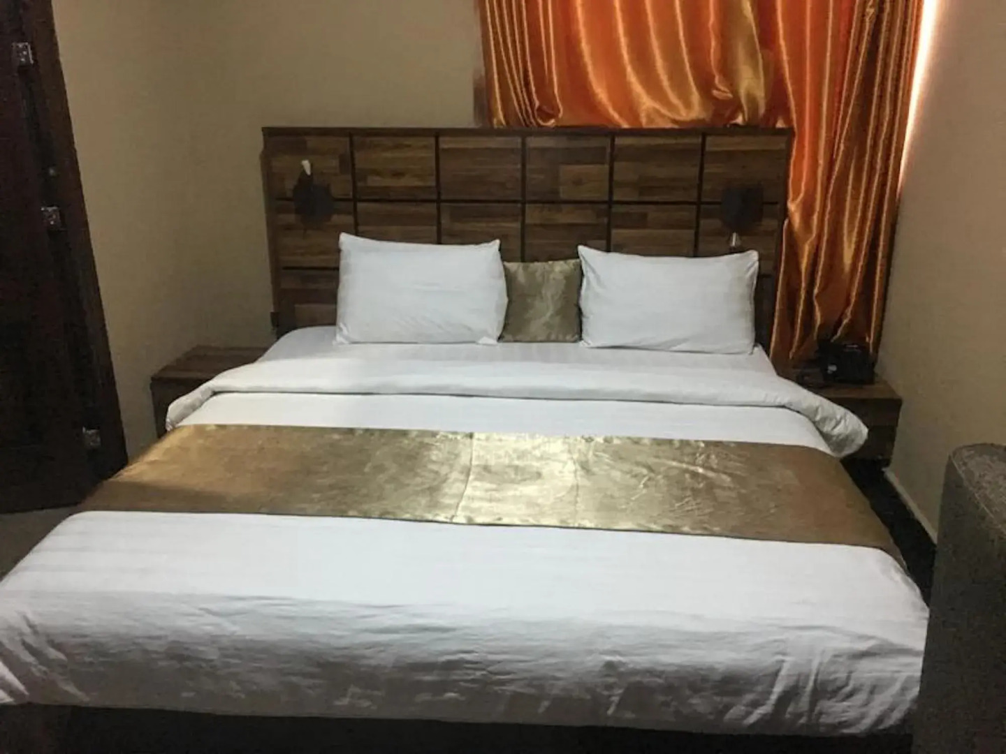 Momak 6 Hotel & Suites