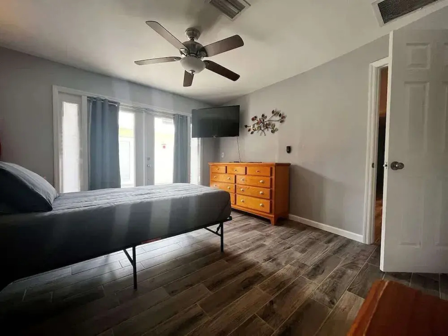 Heated Pool, Jacuzzi & Sauna! Tampa, FL