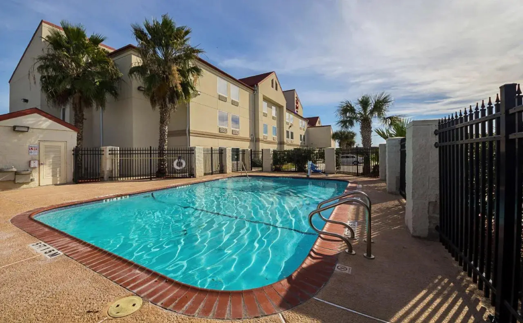 Red Roof Inn and Suites