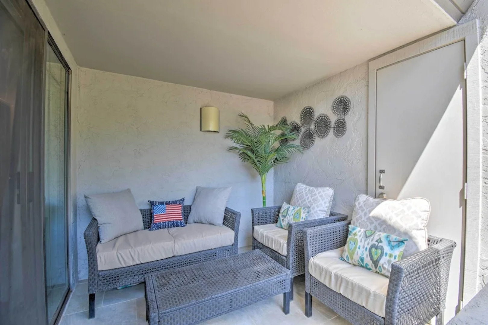 Sleek Phoenix Condo: Walk to Biltmore Fashion Park