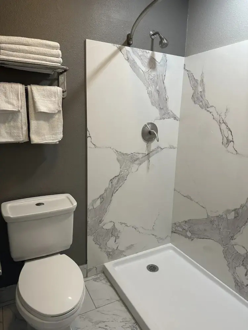 Royal Motel Tracy Llc