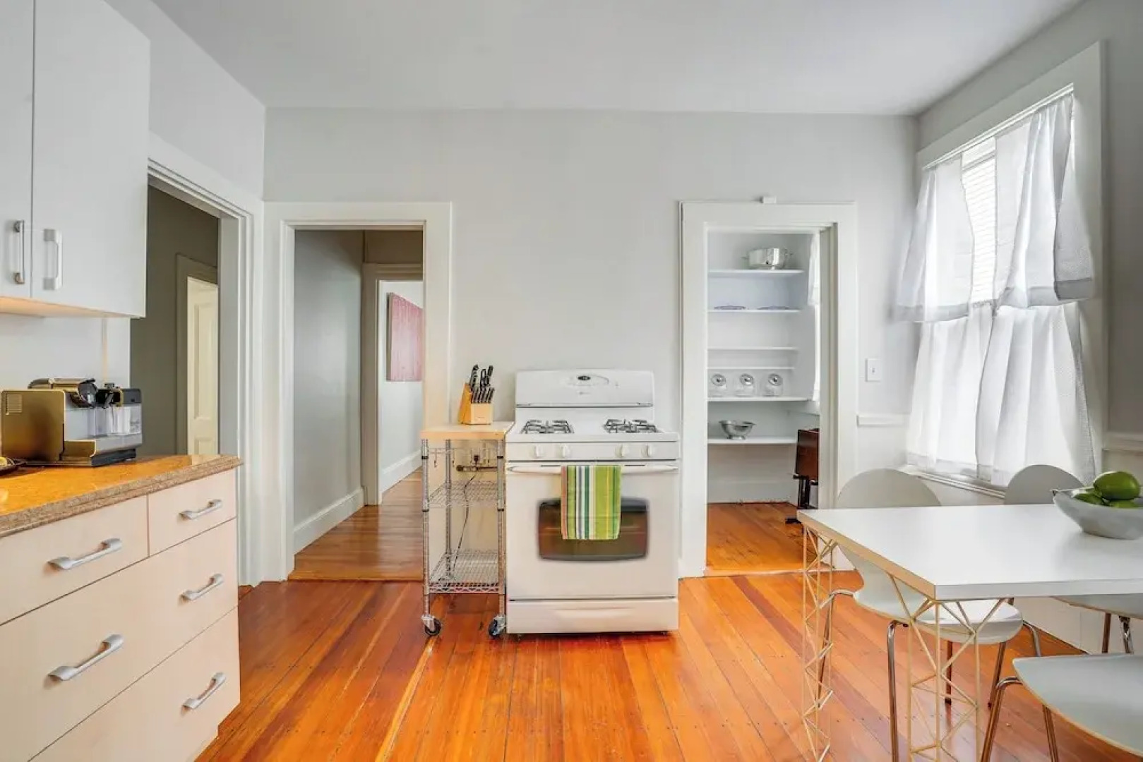 Walk to Harvard Square: Apartment in Cambridge