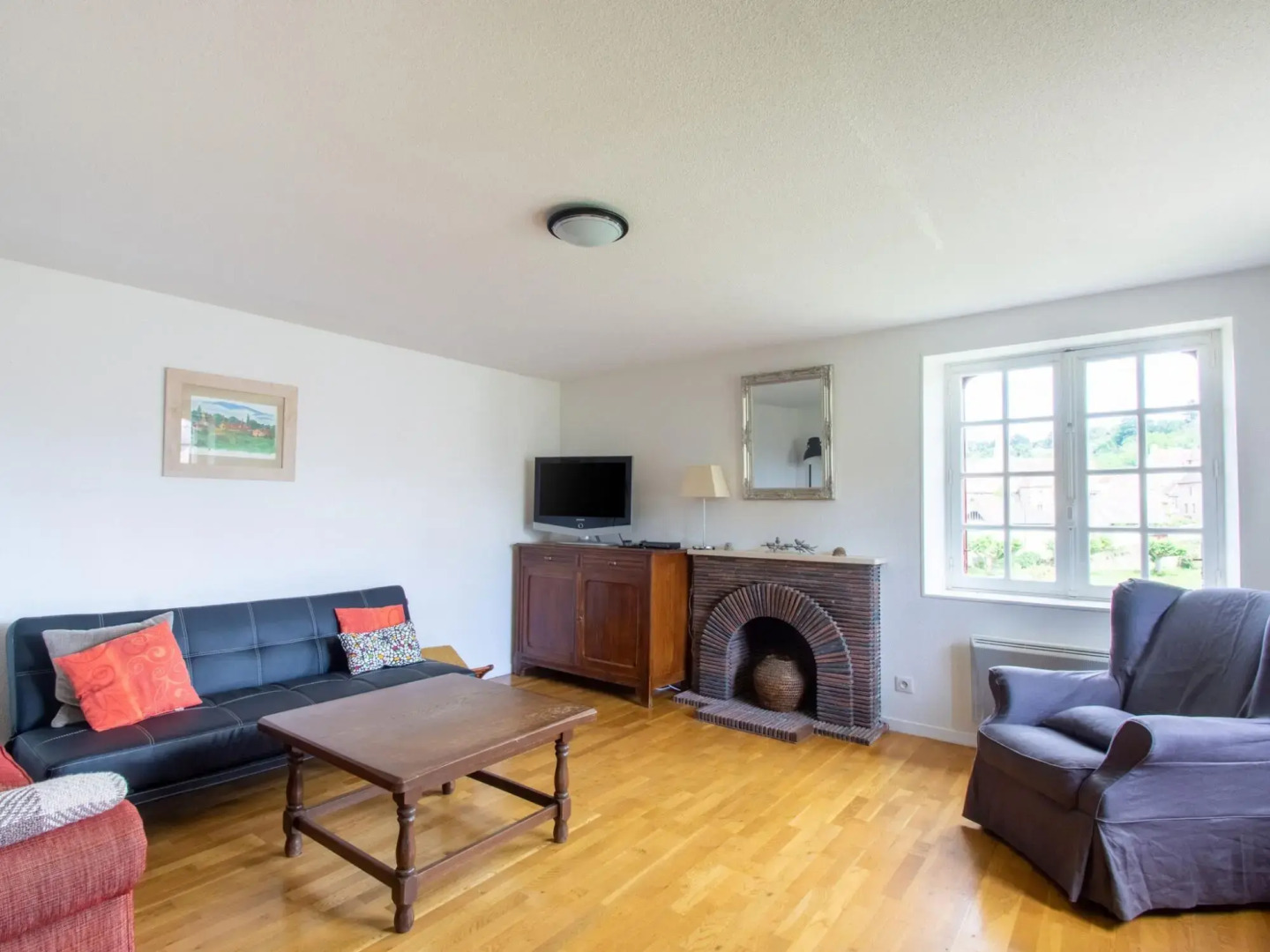 Beautiful Holiday Home in Hérisson with Private Garden