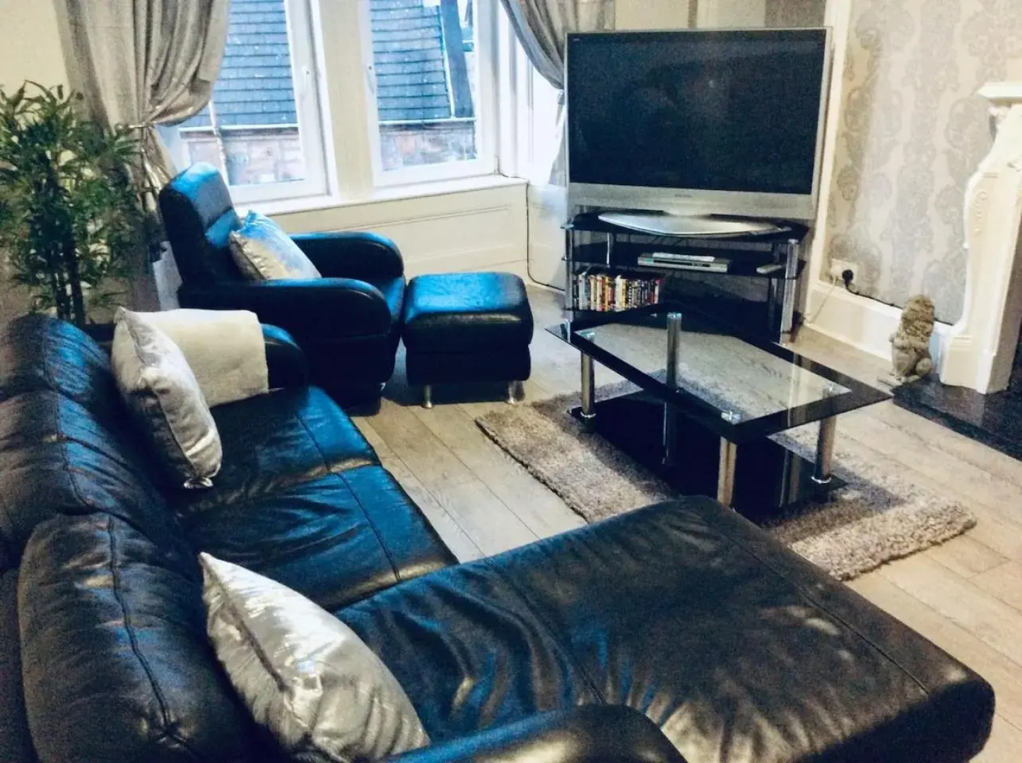 The Lion'S Den On Royal Street