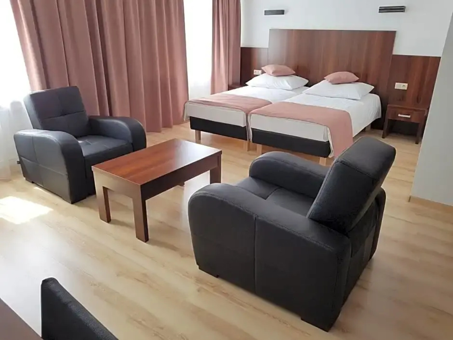 Pod Kominem Pokoje i Apartamenty