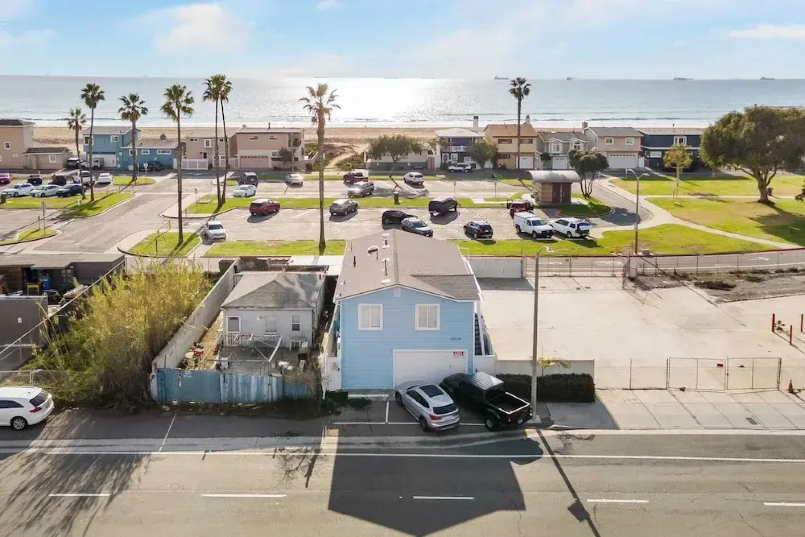 Steps to the Beach, Firepit & Patio Long-term Newport Beach Stay Coastal Cove
