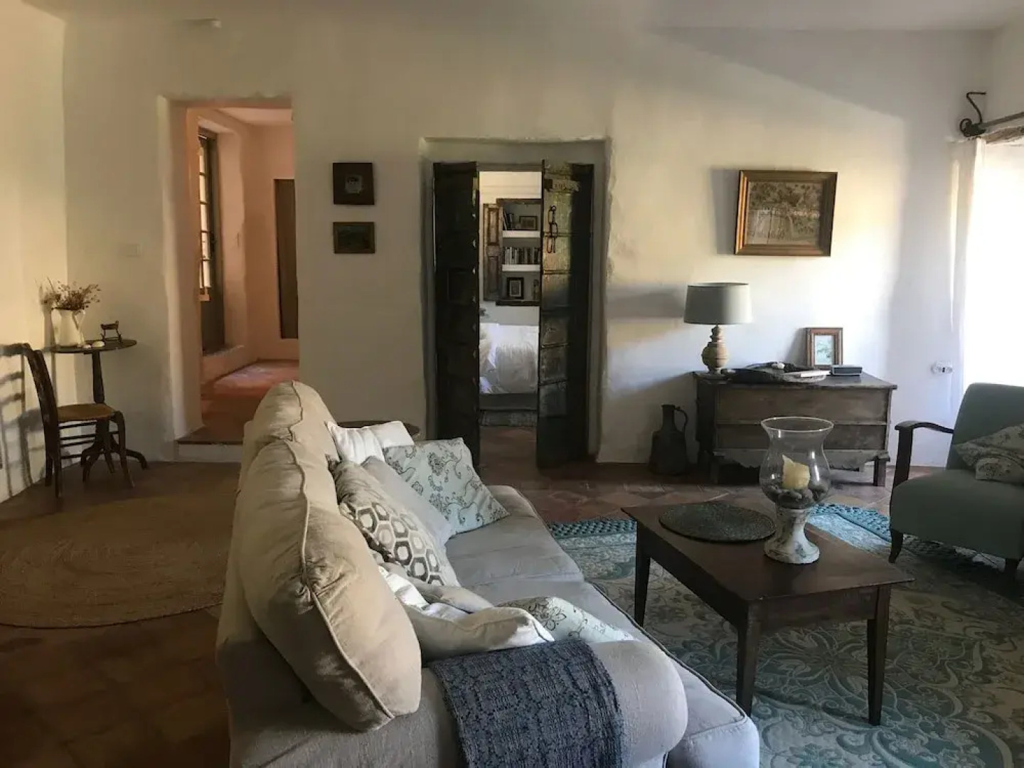 House La France -Ramparts & Riverside Apartment