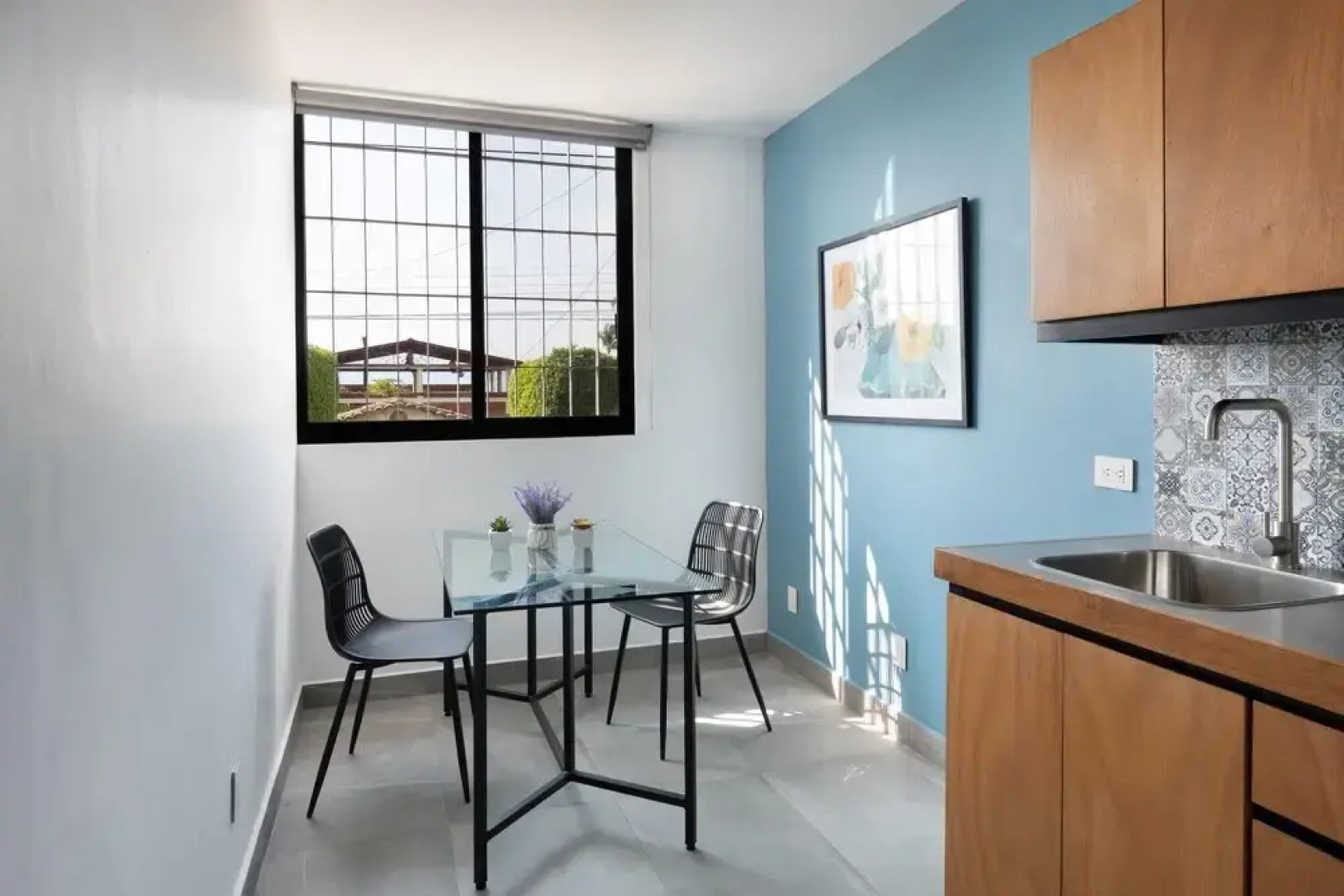 Modern Studio Apartment With Garden Entry