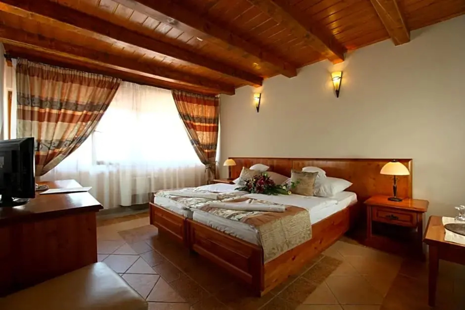 Egri Korona Borhaz es Wellness Hotel