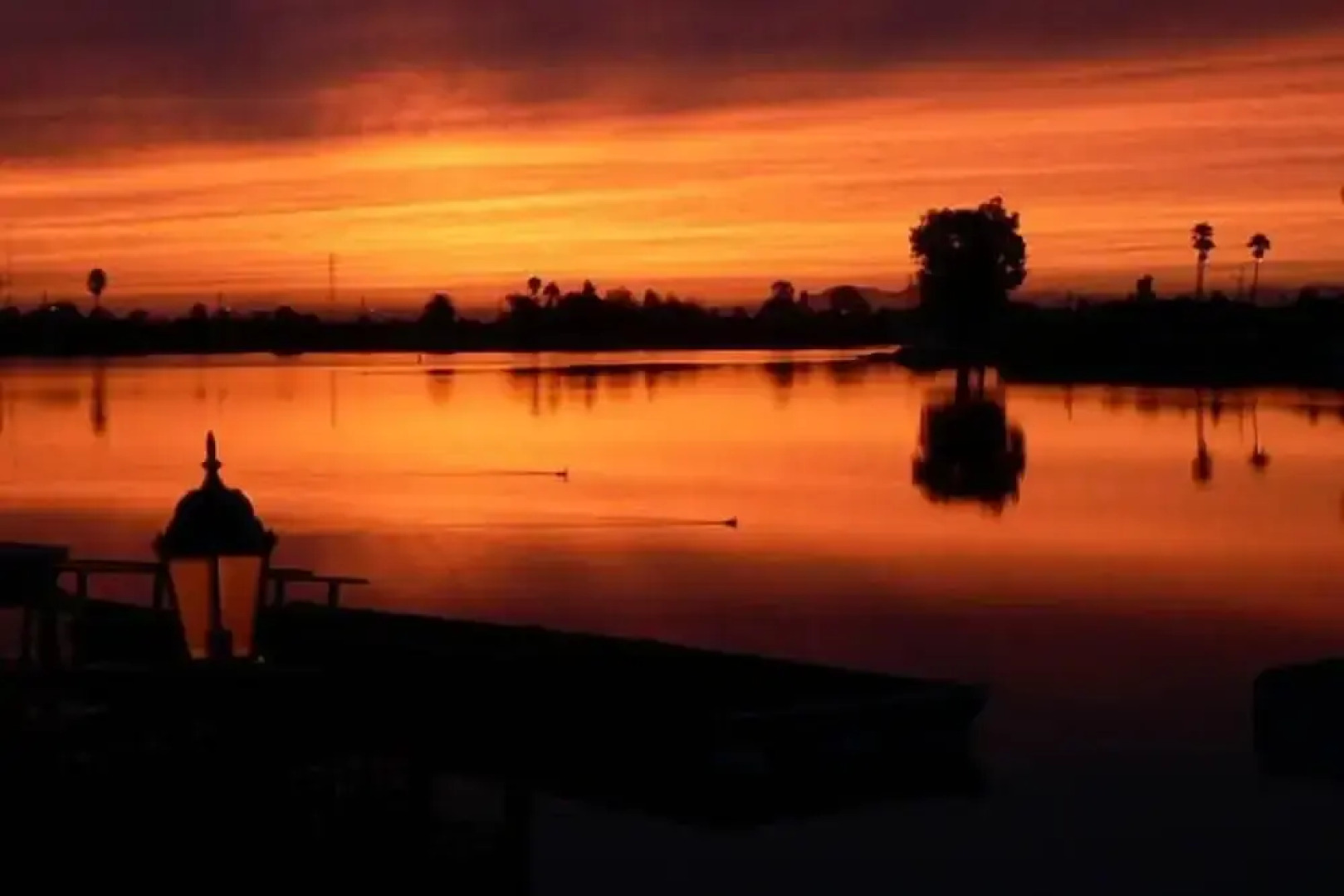 4 BR Waterfront Home Private Beach by RedAwning