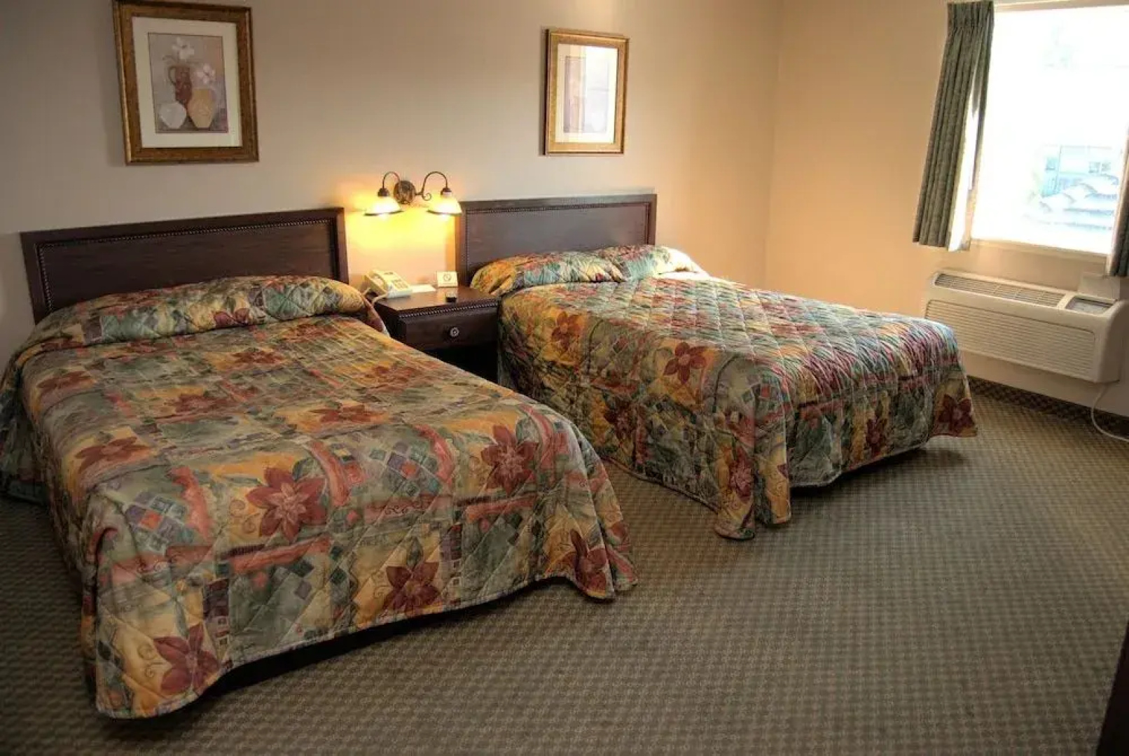 Commodore Resort