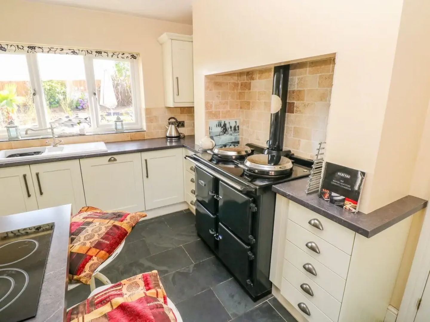 1 Homecroft Bungalows