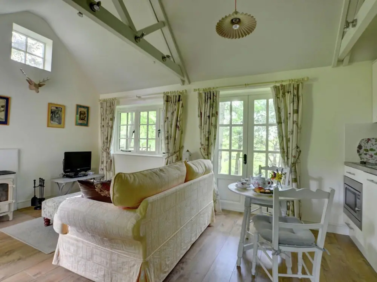 Quaint Holiday Home in Hartfield for Couples near City Center