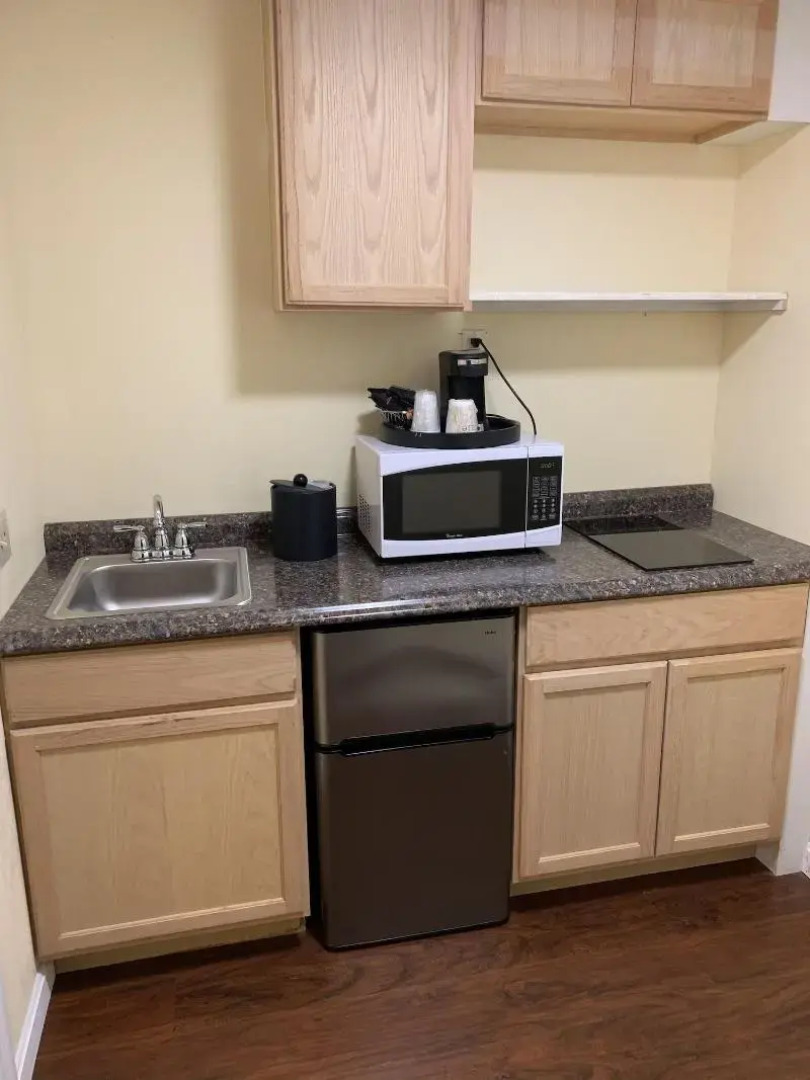 Four Winds Country Motel