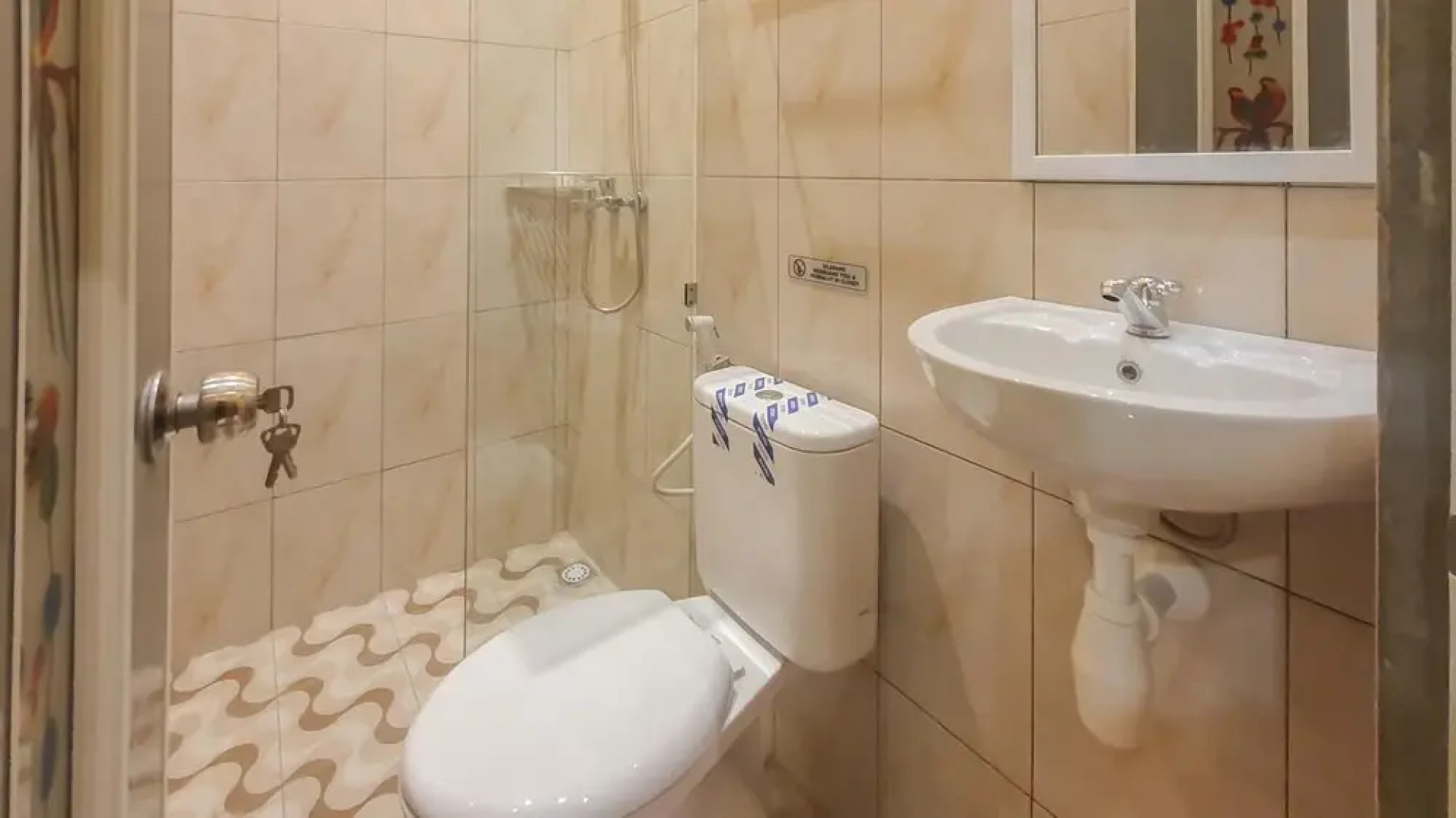 Urbanview Hotel Sakura Kampung Inggris Pare by RedDoorz