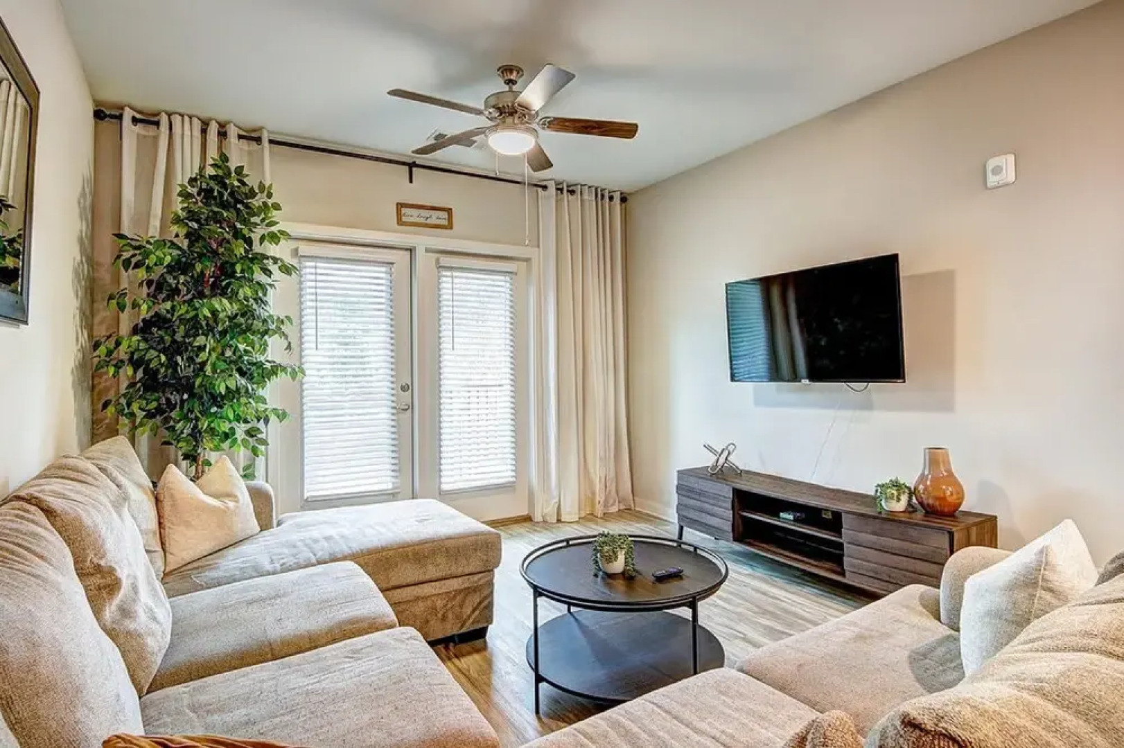 Relax in a Calming Atmosphere in Tucker