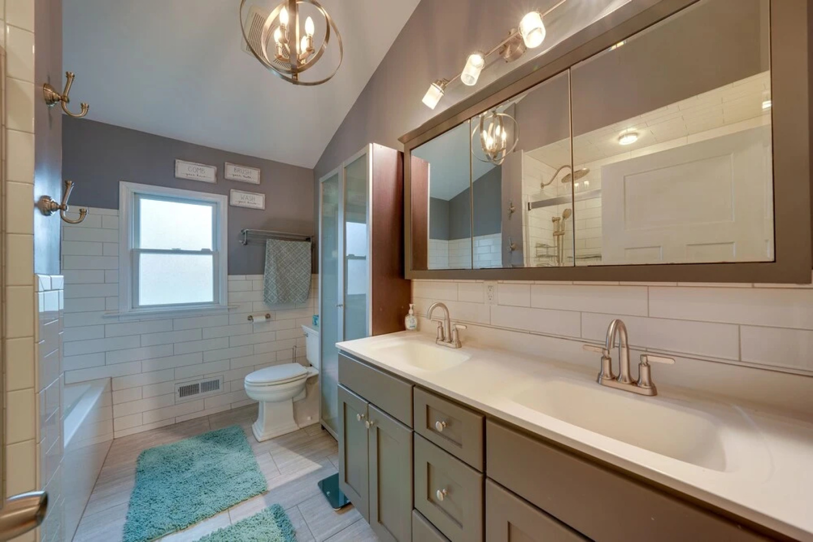 Cozy Lisle Home w/ Fenced Backyard: Pets Welcome!