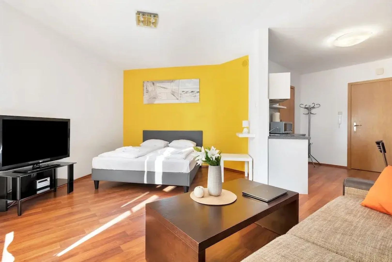 Apartments Roza Wiatrow by Renters