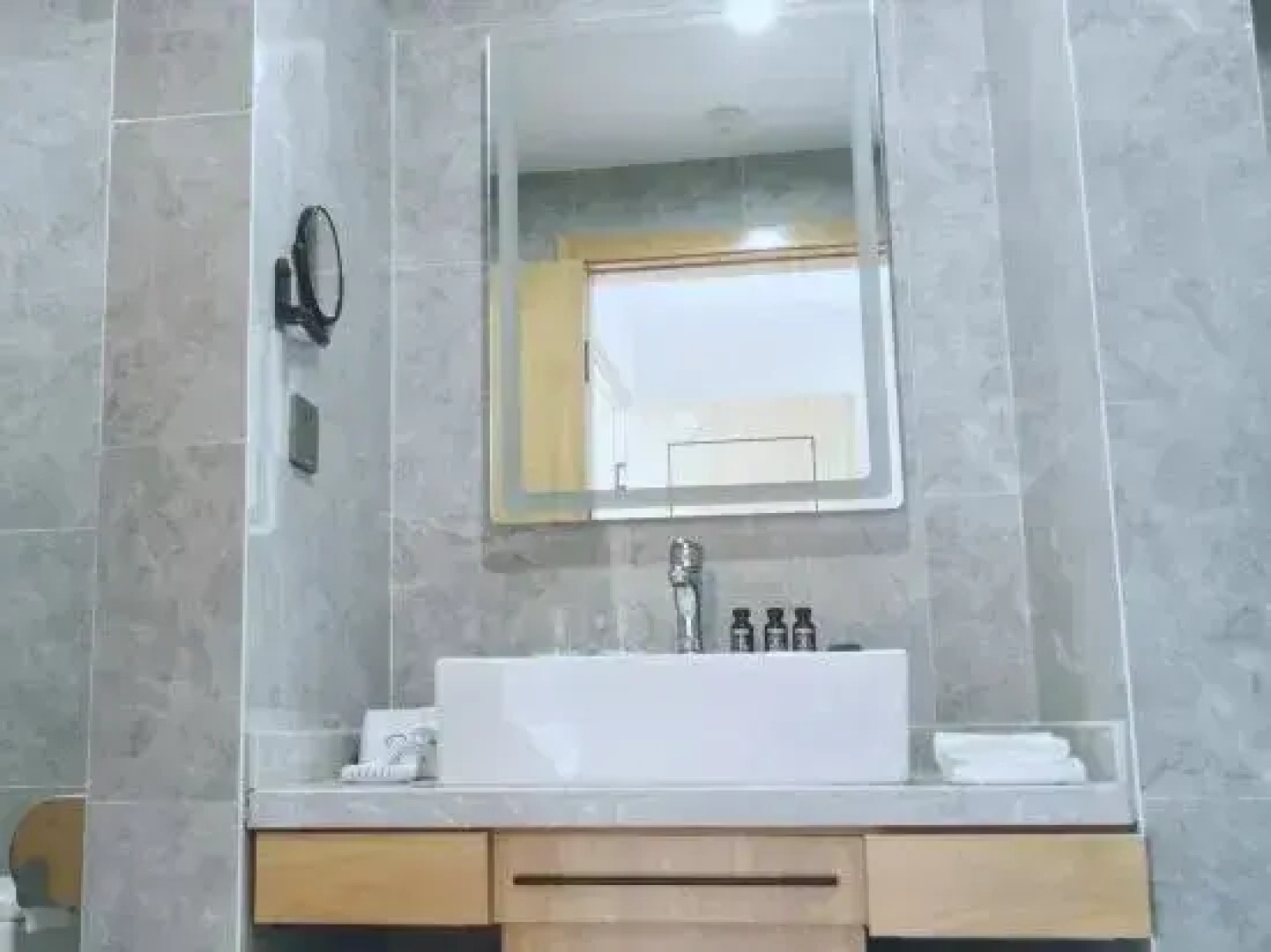 Impression Cloud Gate Hotel