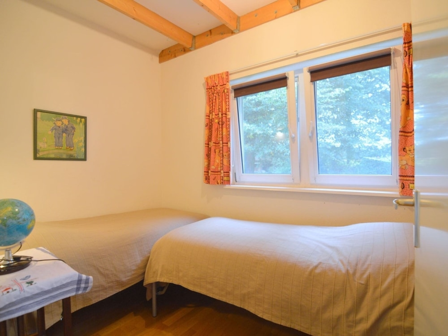 Detached house with large enclosed garden, playground equipment and covered terrace