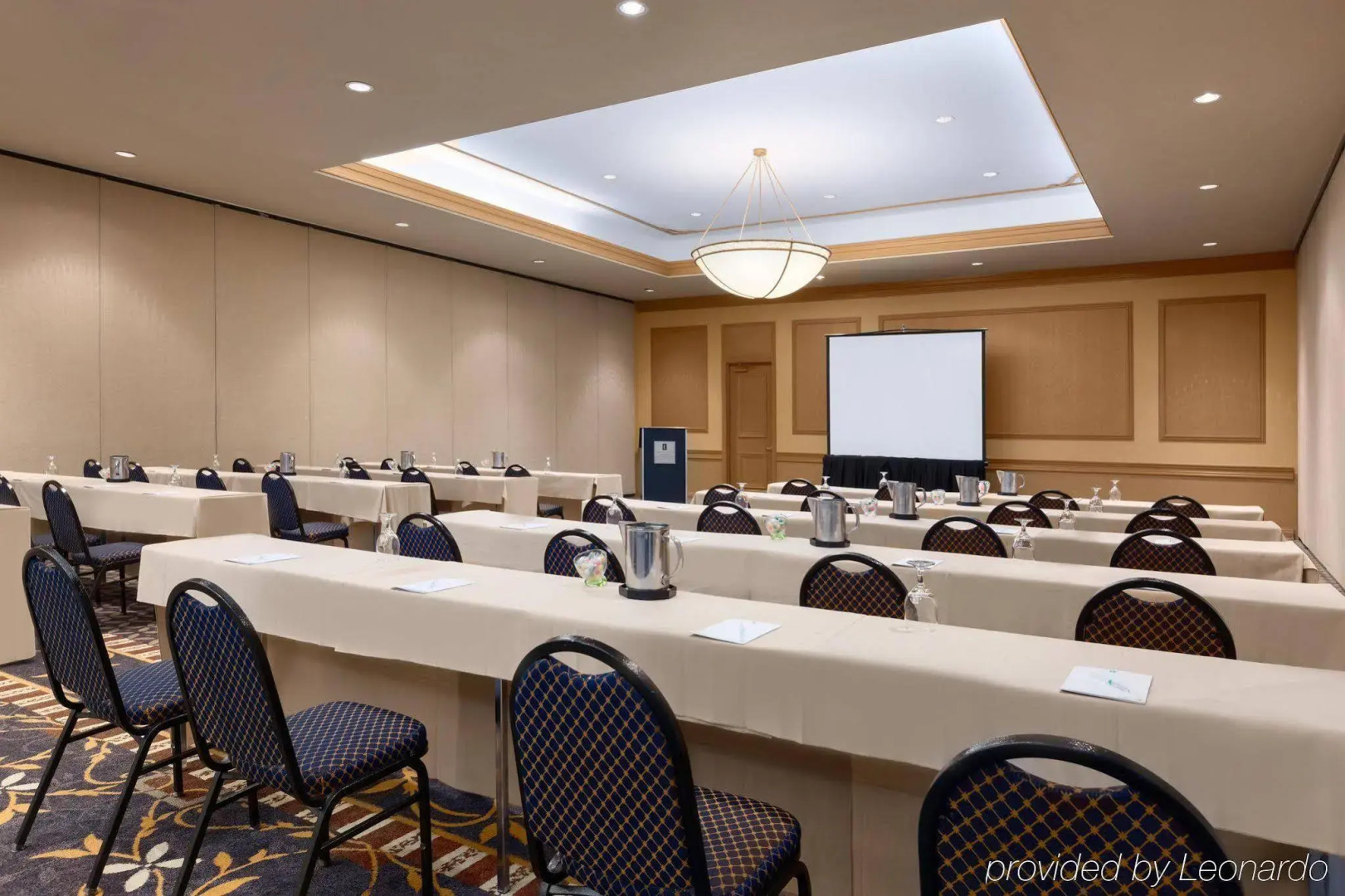 Embassy Suites by Hilton Pittsburgh International Airport 